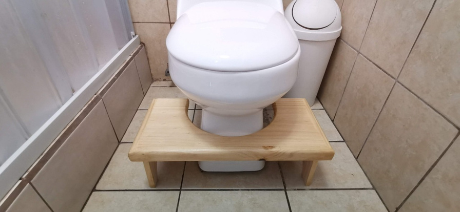 Taburete de baño de madera
